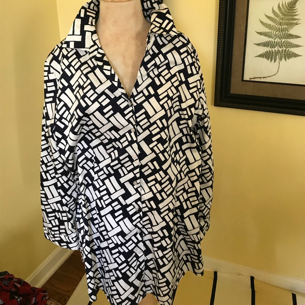 Navy and white crisp Chico top plus size 3